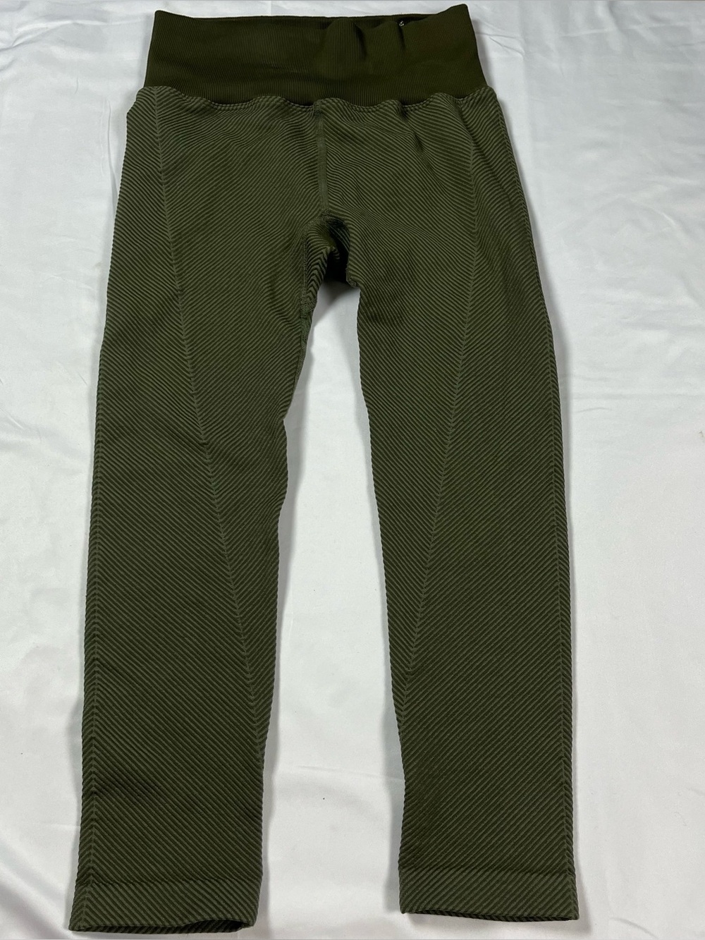 Free People Earthy Green Chevron Ribbed Leggings Size XS Cropped Workout - Picture 2 of 8